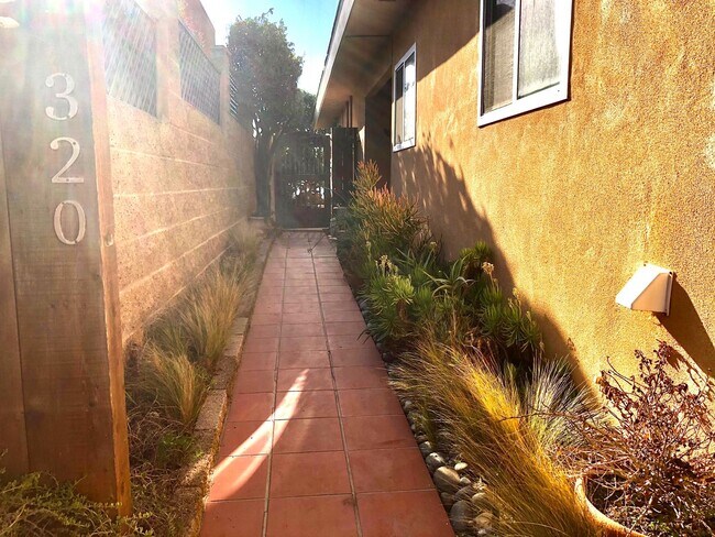Building Photo - Ocean Front Encinitas