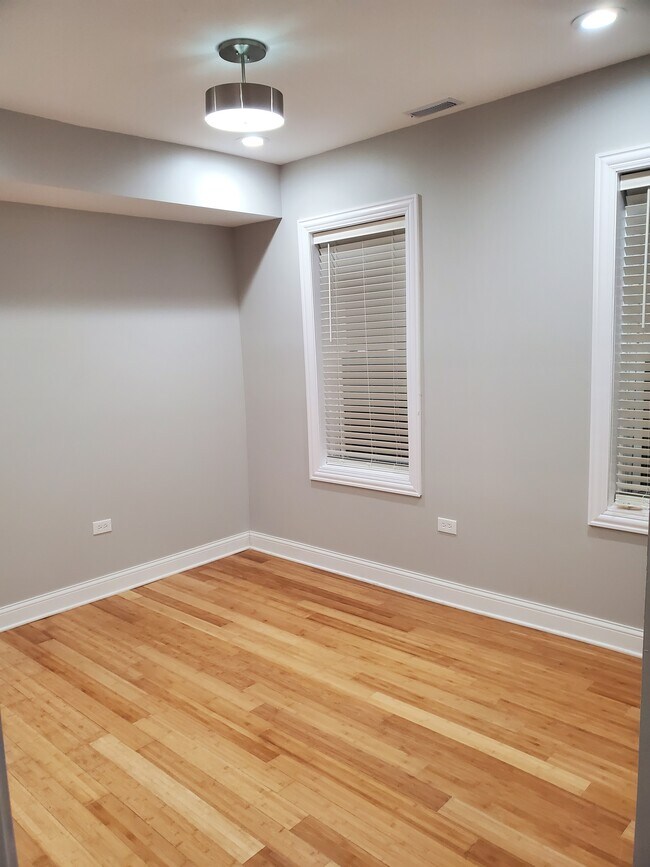 1st bed - 2143 W Cullerton St