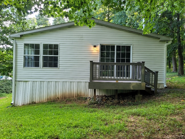 Building Photo - 204 Creek Rd