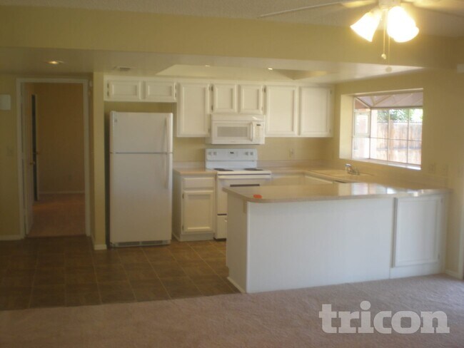 Building Photo - 10906 W Calle del Sol