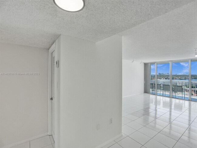Building Photo - 18071 Biscayne Blvd