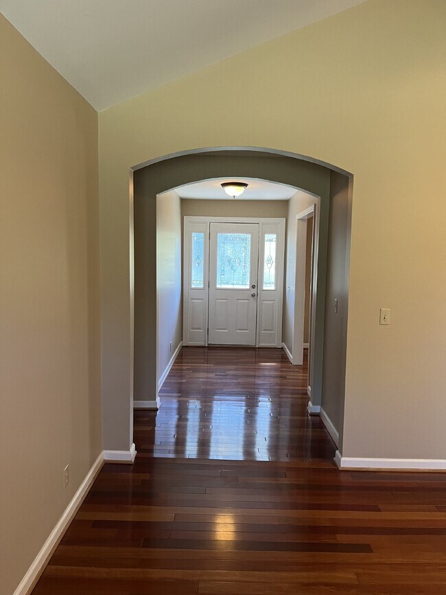 Photo - "Charming 3-Bed Sanctuary with Finished Ba... Apartment