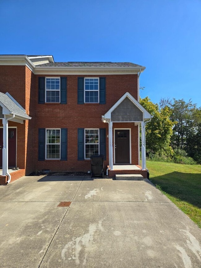 Building Photo - 706 Pebble Stone Ct