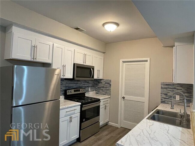 Building Photo - 662 Bellemeade Dr SW