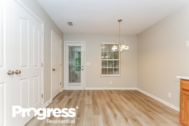 Building Photo - 2816 Roscommon Dr