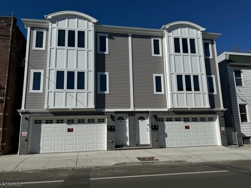 Primary Photo - 562 N 11th St