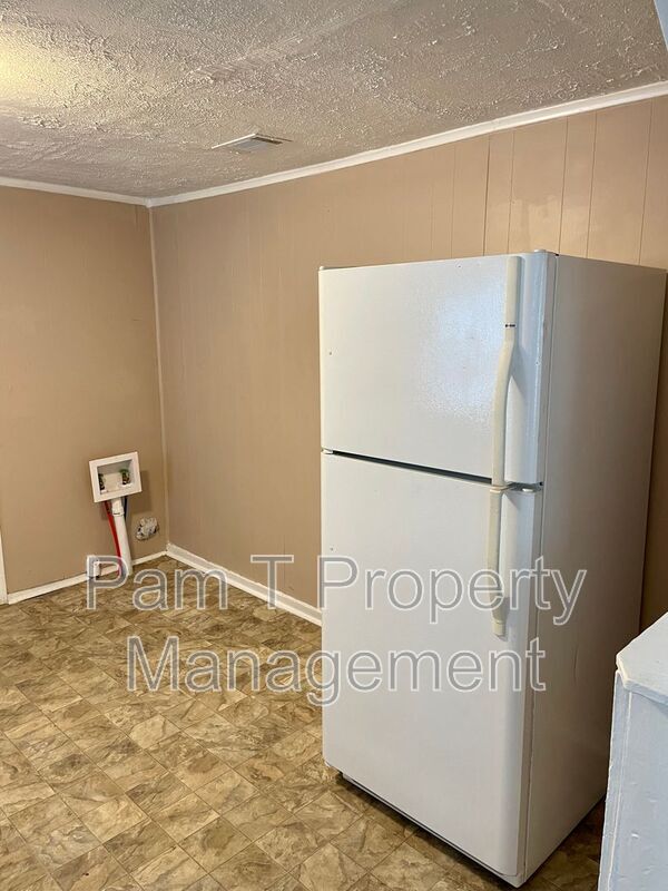 Building Photo - 1410 Golden St