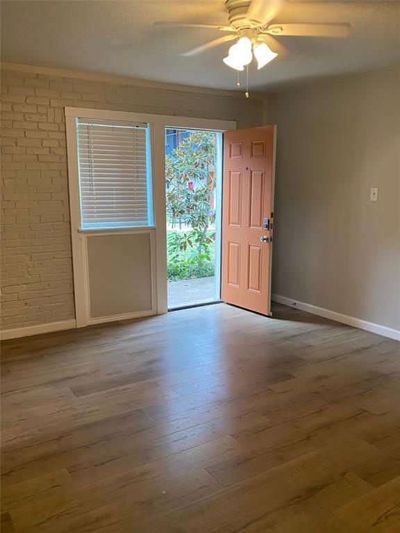 Foto del edificio - 4618 Reiger Ave