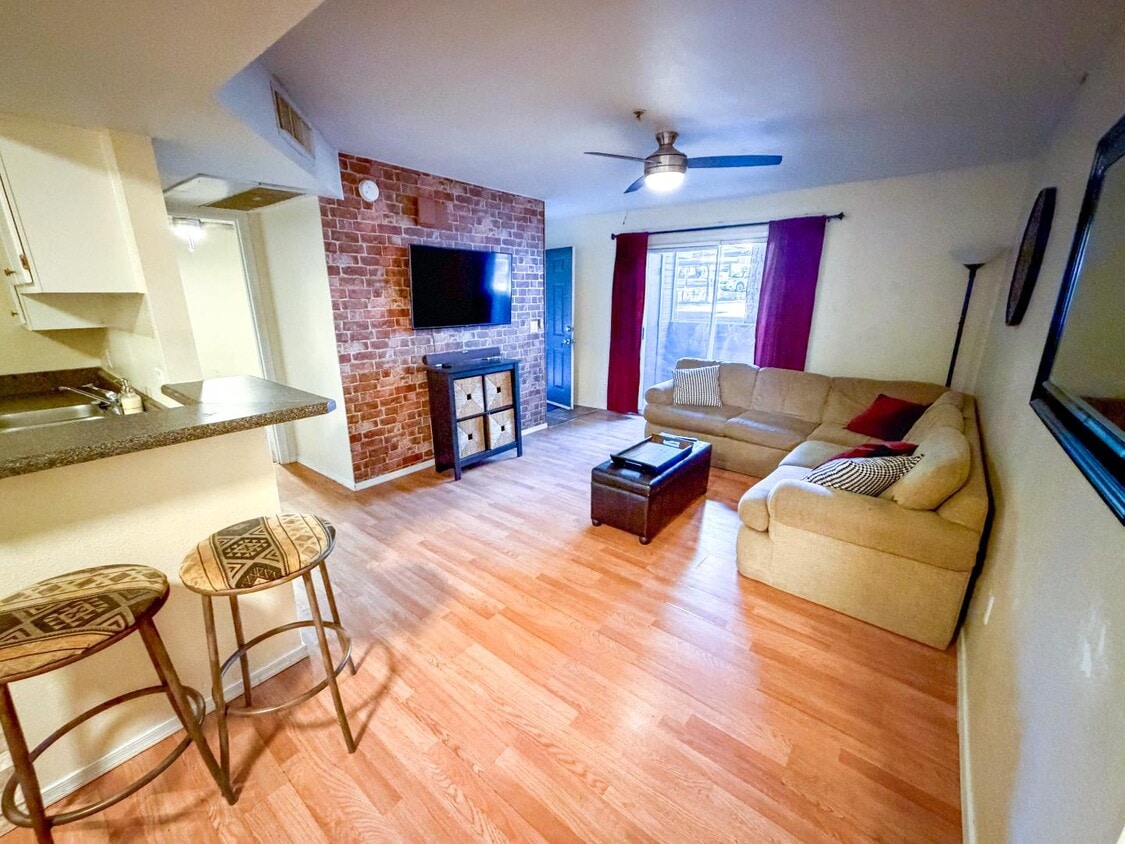 Photo - 1385 W University Ave - 1385 W University Ave 6-144