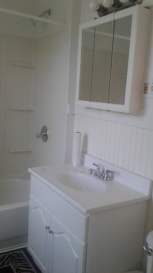 Foto del edificio - 416 E 3rd St