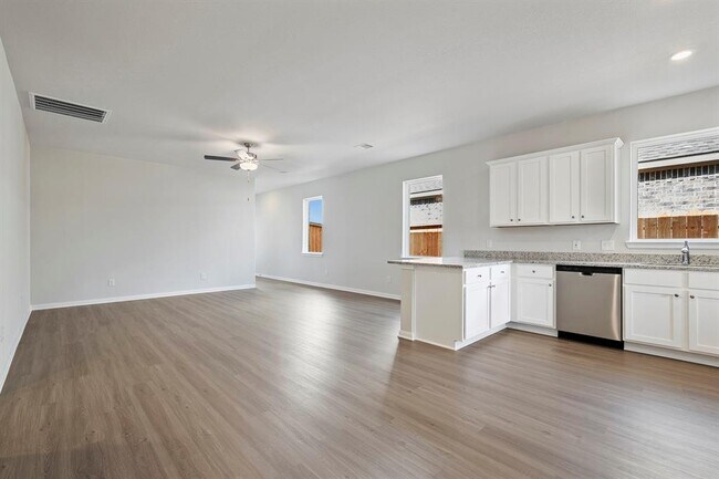 Building Photo - 1031 Rosewood Trl