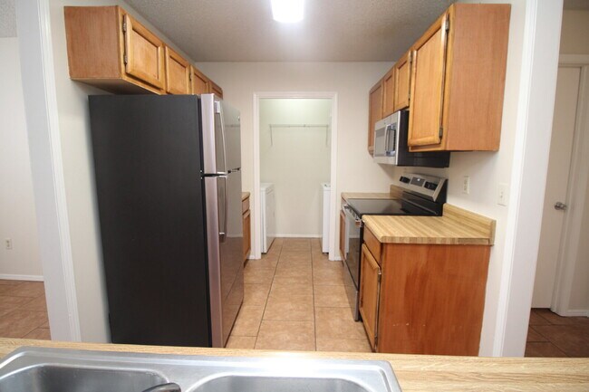 Building Photo - Spacious 2-Bed, 1-Bath Gulf Breeze Duplex Just Past the National Seashore with Updated Kitchen, F...
