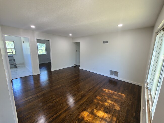 Foto del edificio - 7125 Askew Ave