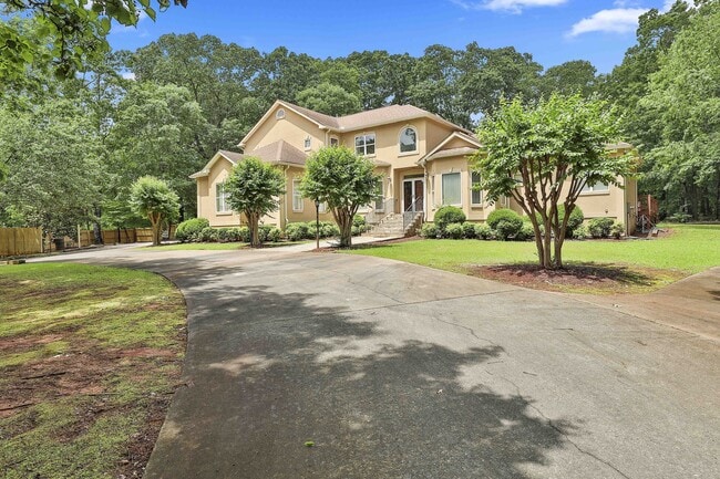 Building Photo - 226 Long Island Dr