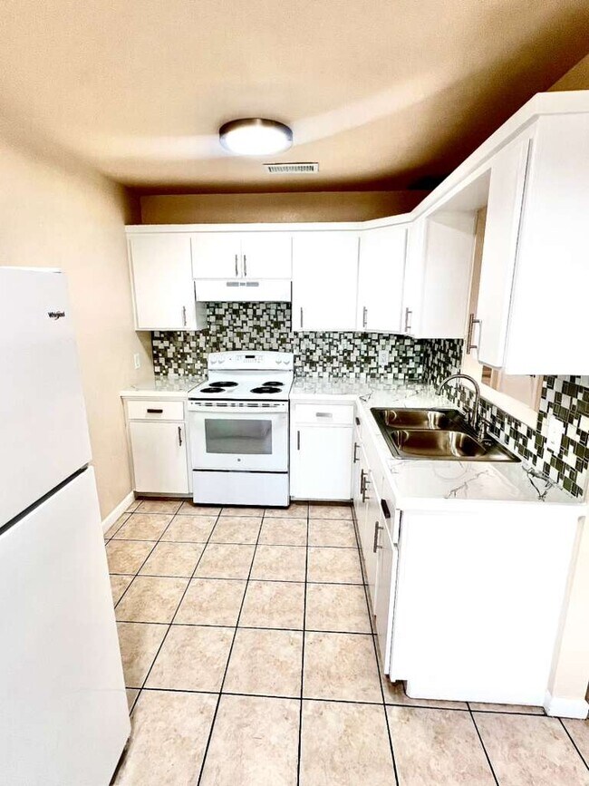 Foto del edificio - Alex Apartments