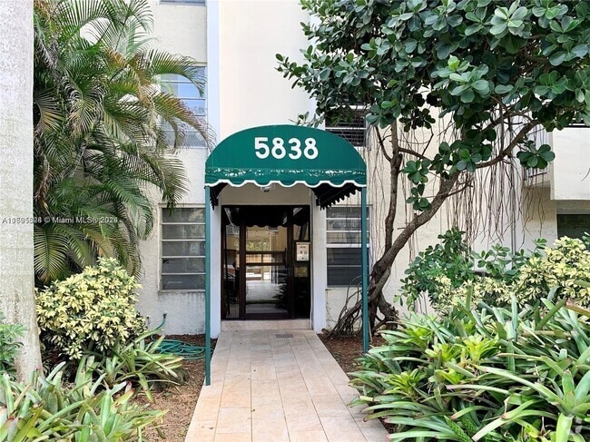 Building Photo - 5838 SW 74th Ter