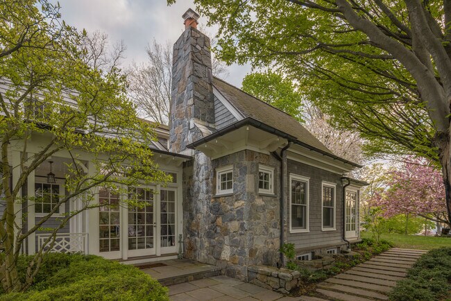 Building Photo - 17 Hendrie Dr