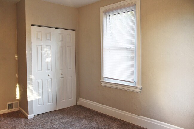 Foto del edificio - 484 Belonda St