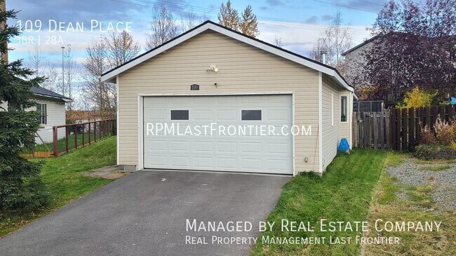 Building Photo - Remodeled Two Bedroom Two Bath Home with O...