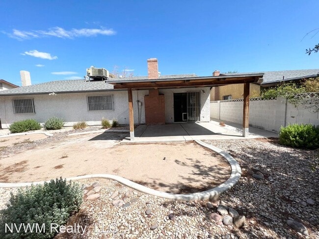 Building Photo - 3 br, 2 bath House - 6461 W Viking Road