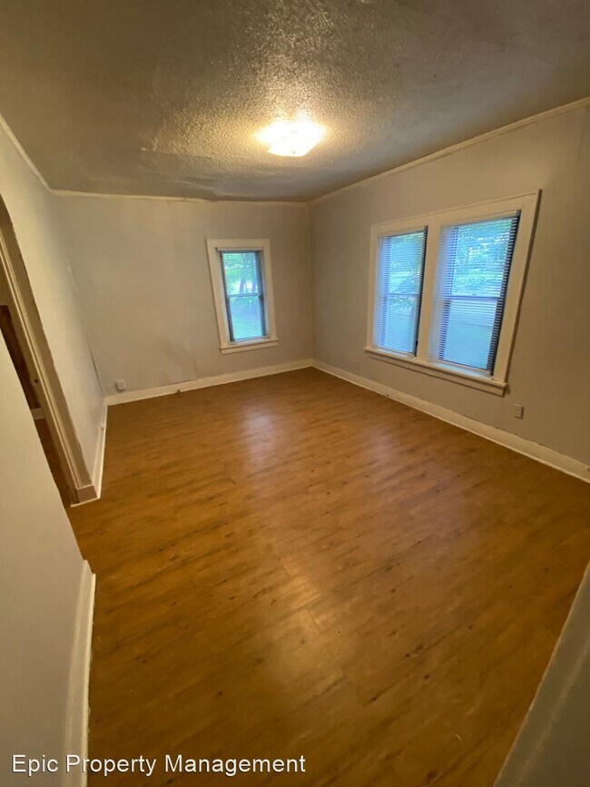 Building Photo - 2 br, 1 bath House - 1003 SE 26th St