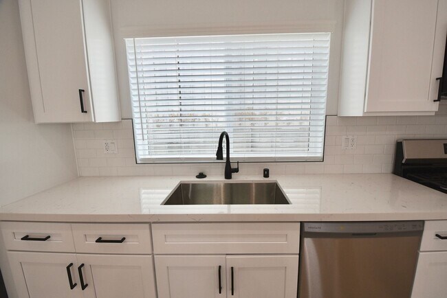 Foto del edificio - 10843 Peach Grove St