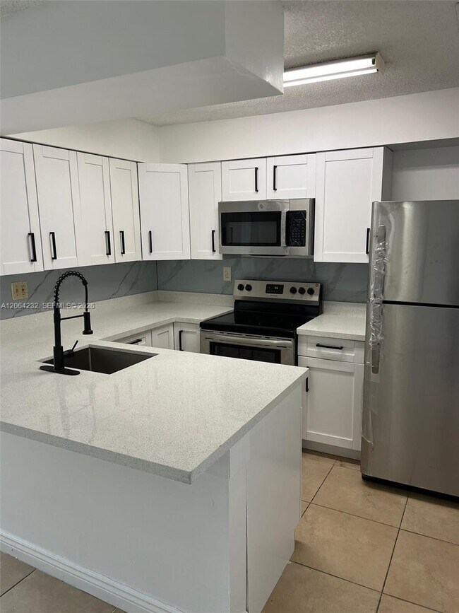 Foto del edificio - 6740 NW 175th Ln