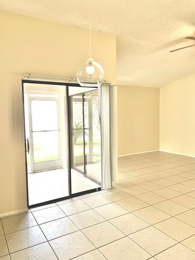 Foto del edificio - 11451 Darlington Dr