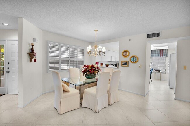 Foto del edificio - 7380 Clunie Pl