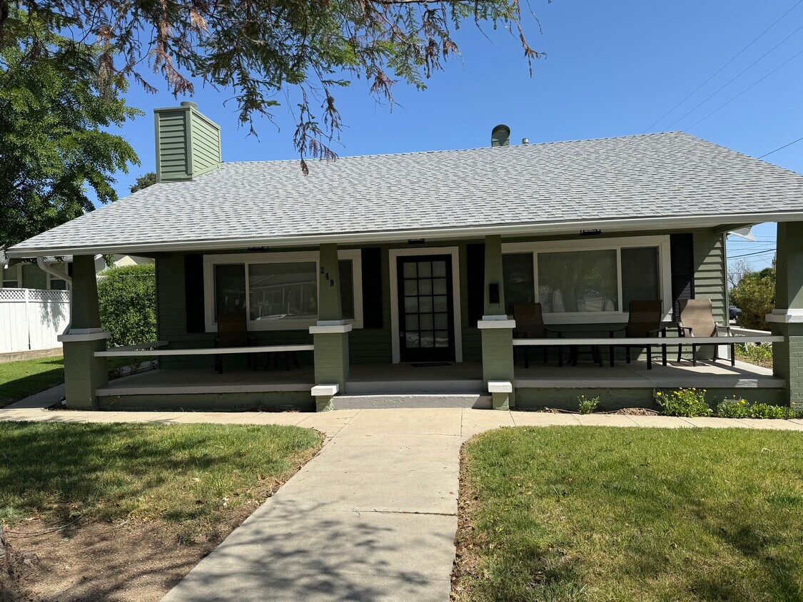 Primary Photo - 249 16th St
