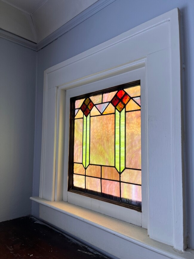 Building Photo - 1333 Beaconsfield Ave