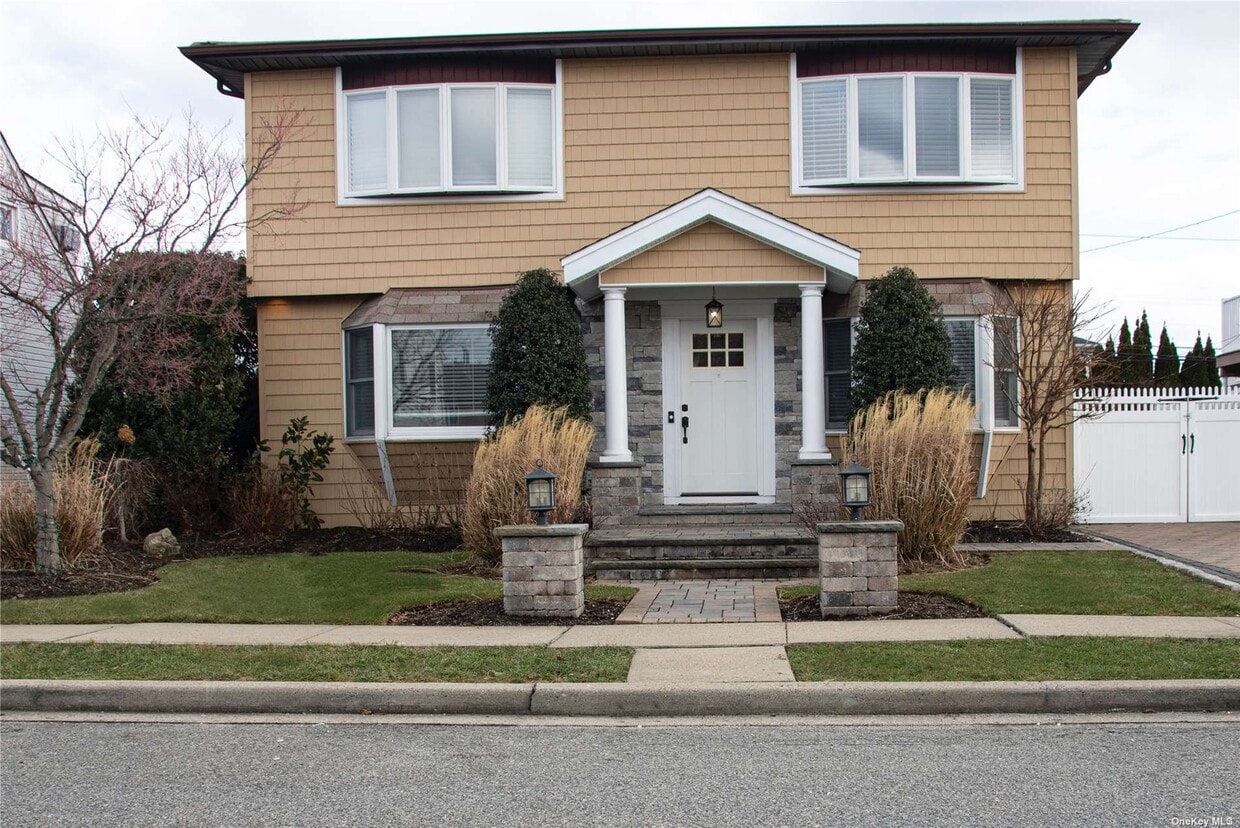 133 Wilfred Blvd, Hicksville, NY 11801 Townhome Rentals in Hicksville