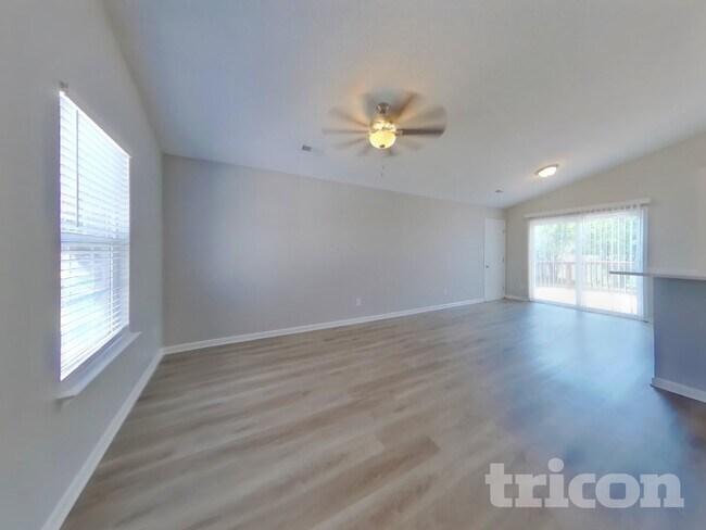 Foto del edificio - 15228 Pangborn Pl