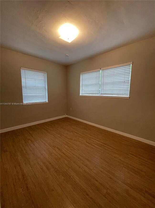 Foto del edificio - 8005 SW 63rd Pl