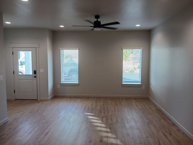 Foto del edificio - Fantastic Brand New 1 Bedroom Townhouse