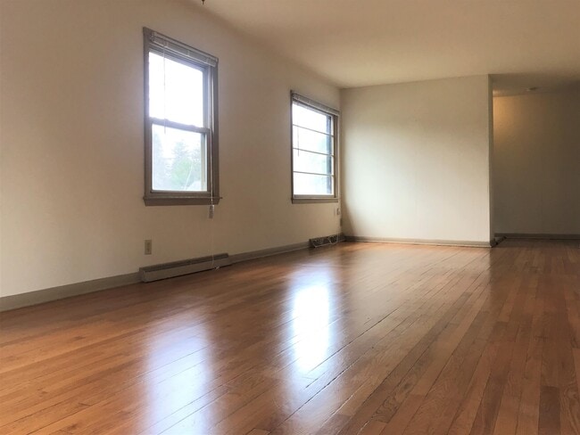 Building Photo - 1305 Temkin Ave