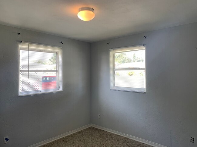 Foto del edificio - 1703 Edgewater Dr