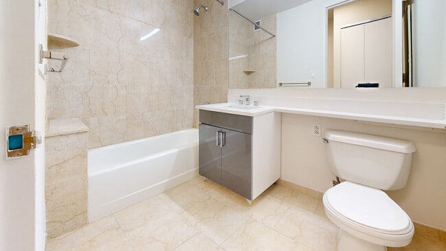 Interior Photo - 10 Hanover Square