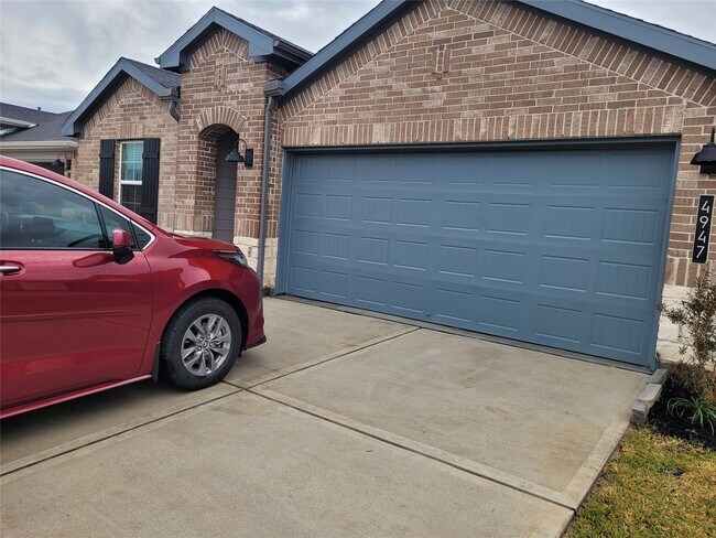 Foto del edificio - 4947 Oakwood Dr