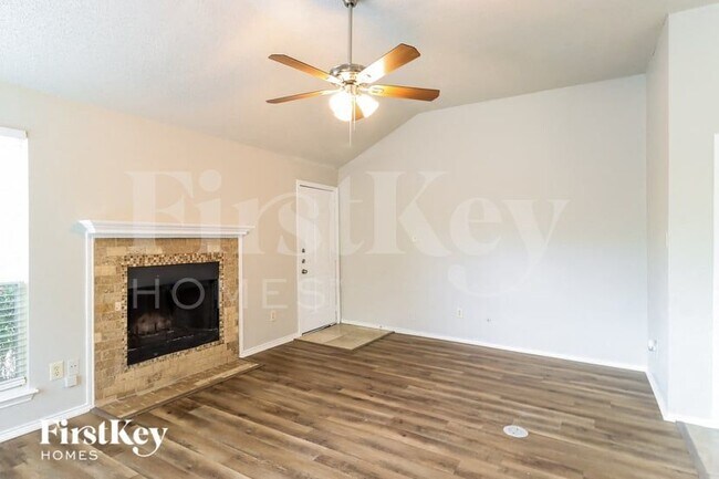 Foto del edificio - 1129 Rosewood Ln