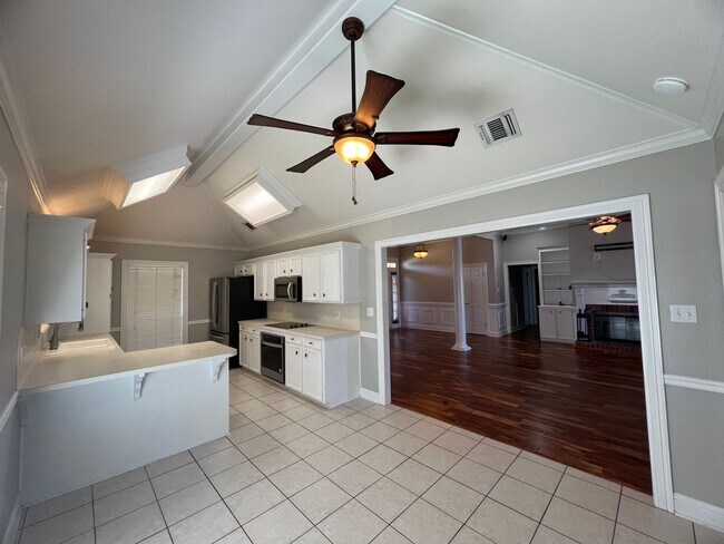 Building Photo - POOL in North Bossier...Close to Barksdale...