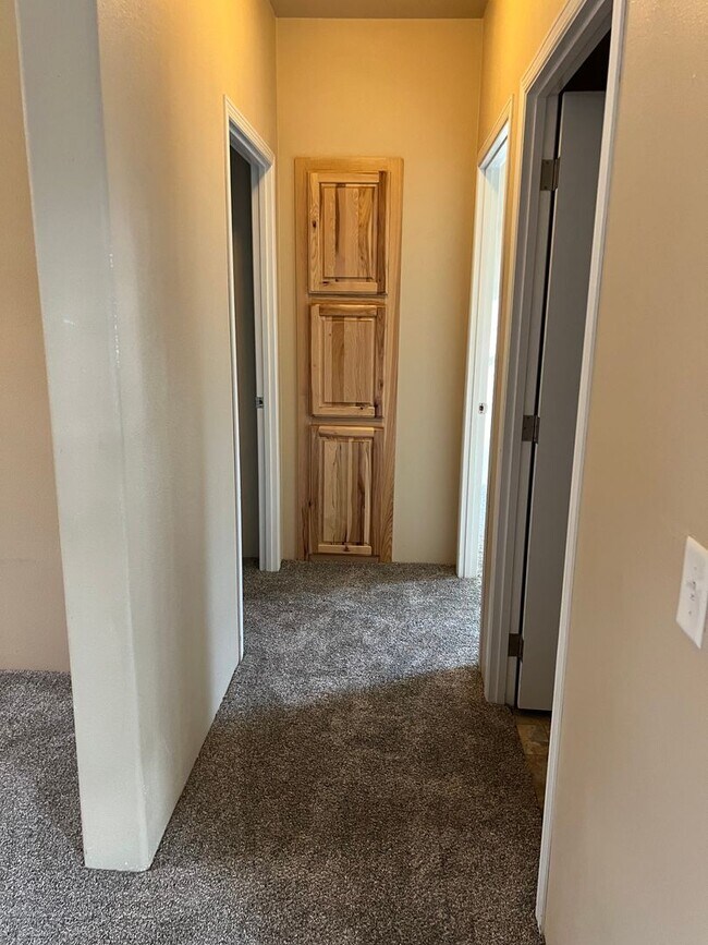 Building Photo - Clean 3 bedroom 2 bath manufactured home w...
