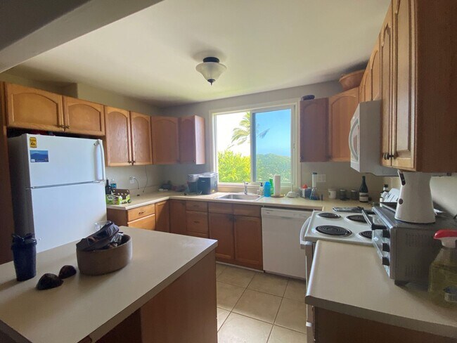 Building Photo - For Rent - 983 Aalapapa Dr. (Upper, Lower)