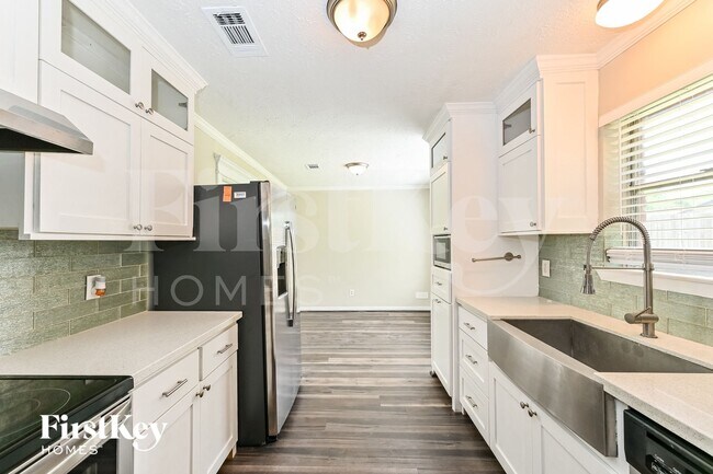 Foto del edificio - 9702 Desert Flower Ln