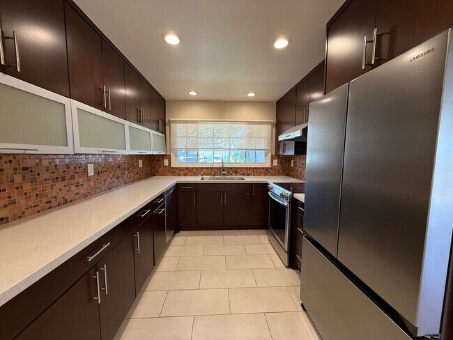 Foto del edificio - Updated single-level home located in the highly sought-after Killarney Farms neighborhood of Sant...