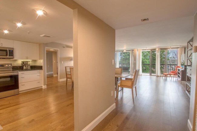 Building Photo - 2450 Presidential Way