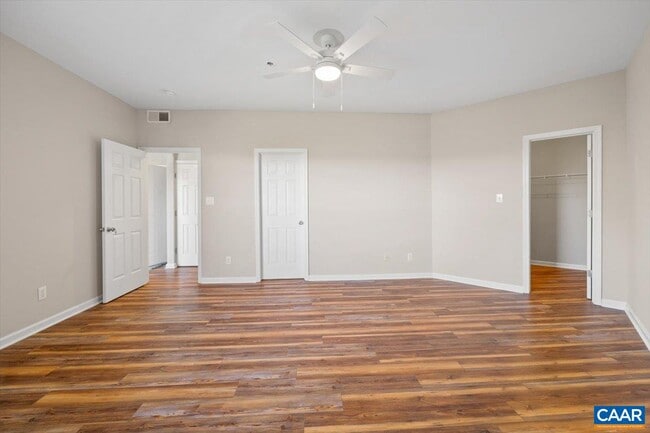 Building Photo - 270 Riverbend Dr