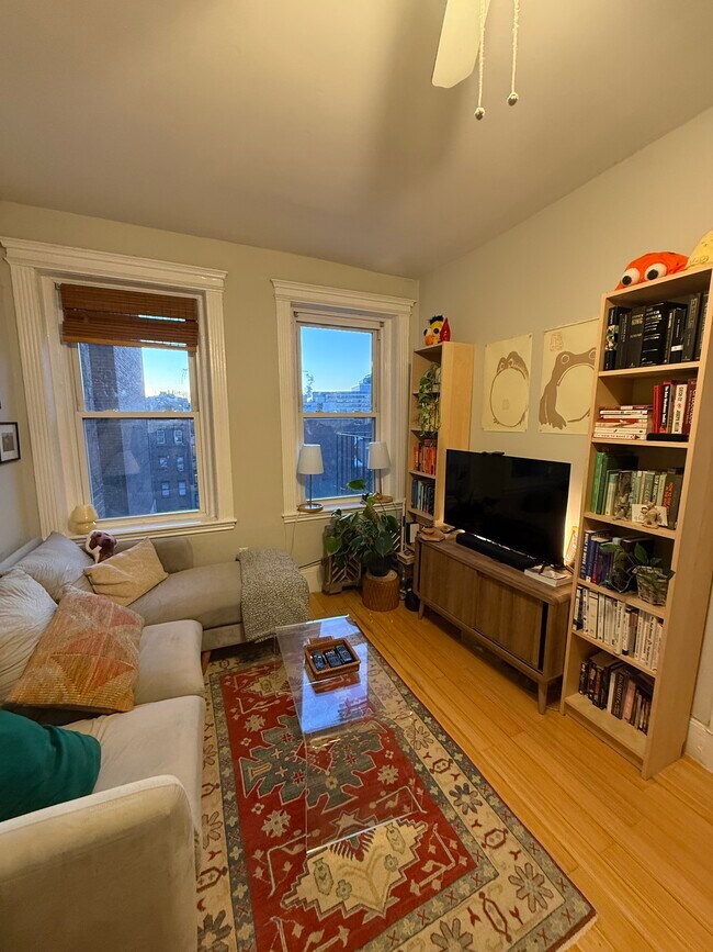 Building Photo - 70 Joy St