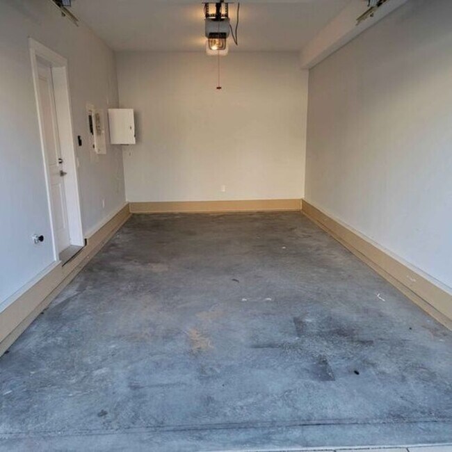 Photo du bâtiment - 250 Nickel Rd