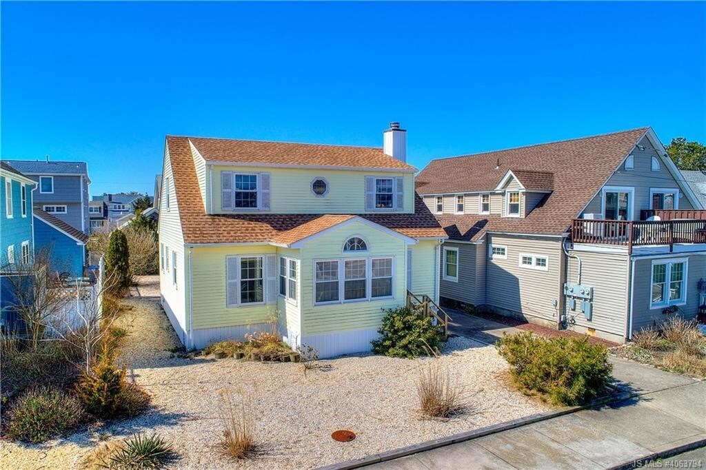 Primary Photo - 210 Marine St